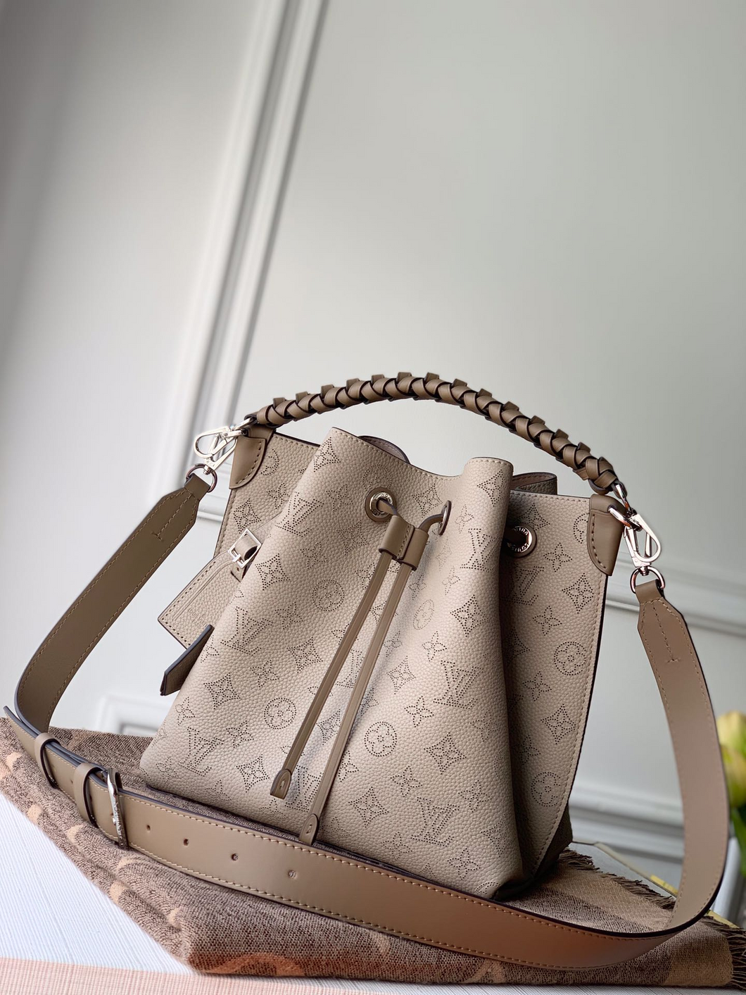LOUIS VUITTON M57526 MURIA