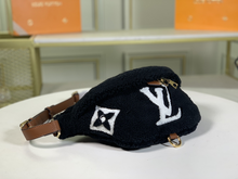 Load image into Gallery viewer, LOUIS VUITTON M55425 BUMBAG
