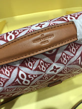Load image into Gallery viewer, LOUIS VUITTON M57272 POCHETTE MÉTIS
