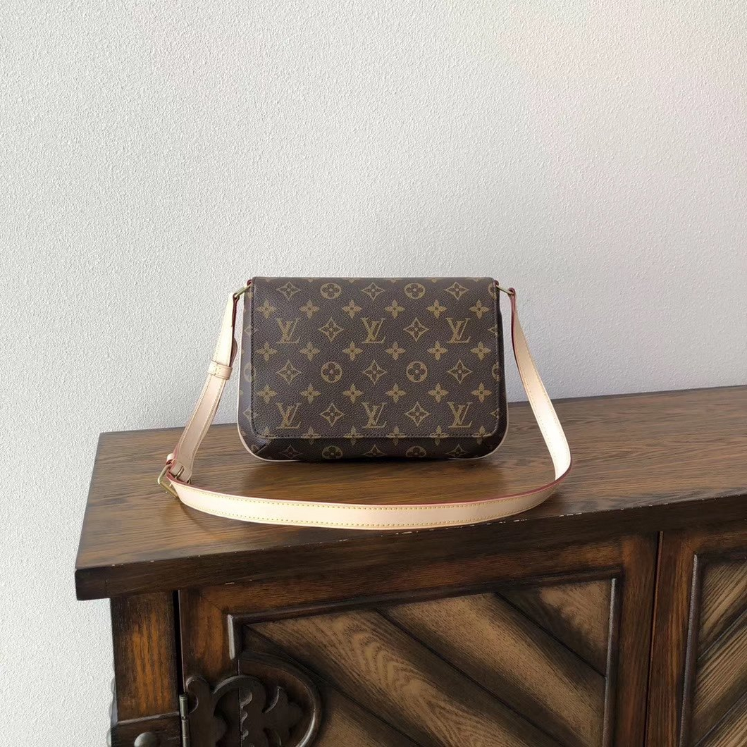 LOUIS VUITTON M51257