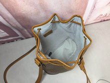 Load image into Gallery viewer, GUCCI 602691 HWXAM 8559
