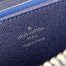 Load image into Gallery viewer, LOUIS VUITTON M69110 ESCALE ZIPPY
