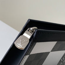 Load image into Gallery viewer, LOUIS VUITTON N60412 POCHETTE VOYAGE
