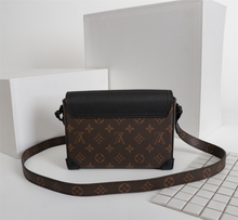 Load image into Gallery viewer, LOUIS VUITTON M30717
