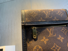 Load image into Gallery viewer, LOUIS VUITTON
