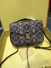 Load image into Gallery viewer, LOUIS VUITTON M57272 POCHETTE MÉTIS
