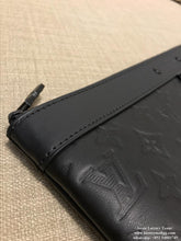 Load image into Gallery viewer, LOUIS VUITTON M80425 DISCOVERY POCHETTE
