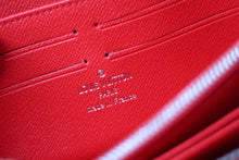 Load image into Gallery viewer, LOUIS VUITTON ZIPPY
