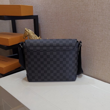 Load image into Gallery viewer, LOUIS VUITTON N40349 DISTRICT
