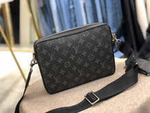 Load image into Gallery viewer, LOUIS VUITTON M45320 District
