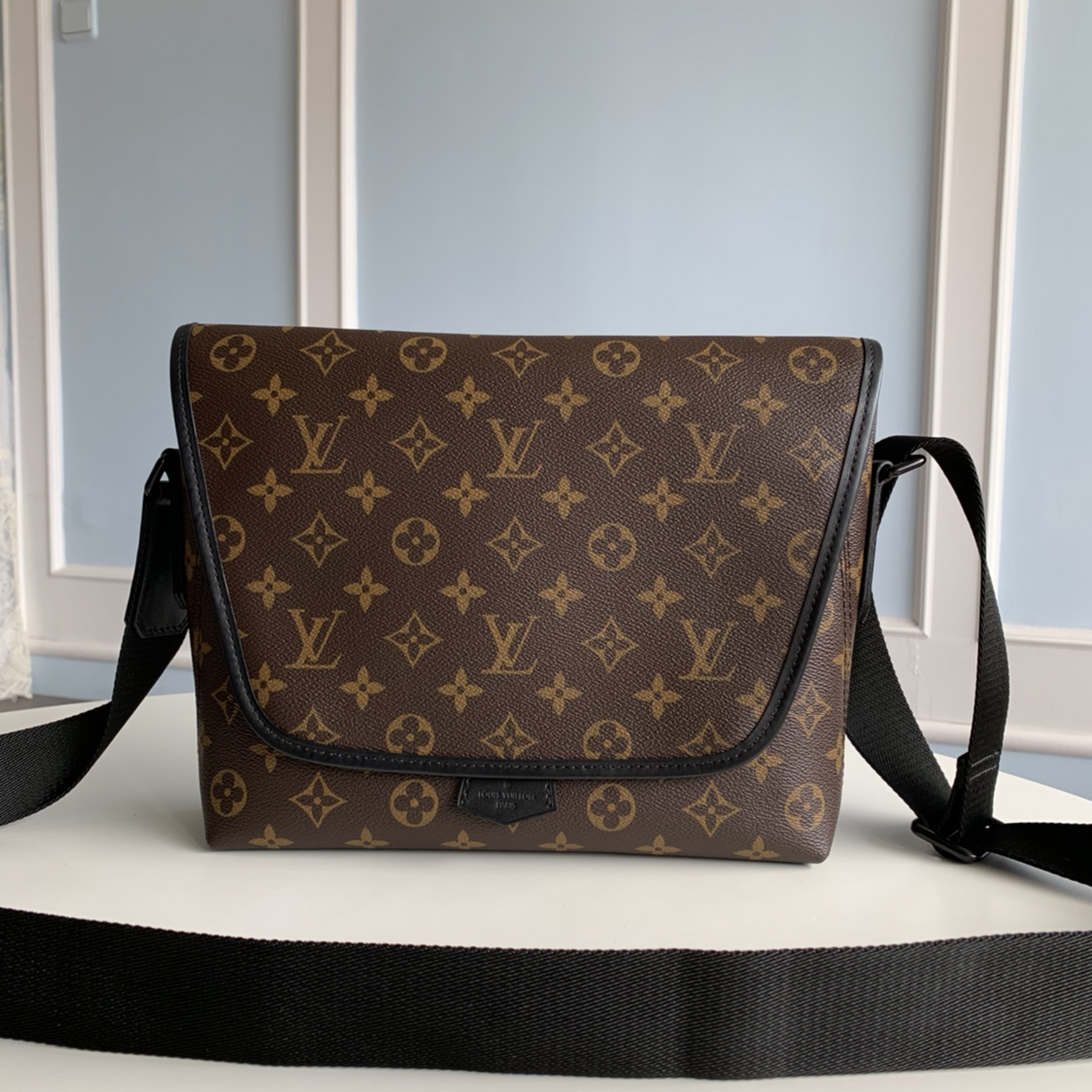 LOUIS VUITTON M45334 Odyssey