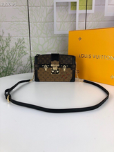 Load image into Gallery viewer, LOUIS VUITTON M43596 TRUNK CLUTCH

