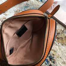 Load image into Gallery viewer, GUCCI 476434 0OLFX 8277 85
