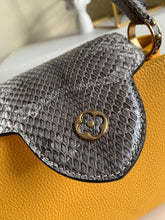 Load image into Gallery viewer, LOUIS VUITTON N80071 CAPUCINES BB
