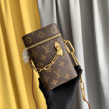Load image into Gallery viewer, LOUIS VUITTON Phone box

