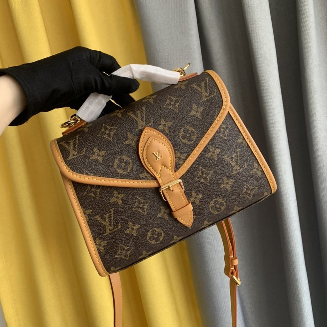 LOUIS VUITTON M44919