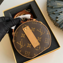 Load image into Gallery viewer, LOUIS VUITTON M45647 BOITE CHAPEAU SOUPLE
