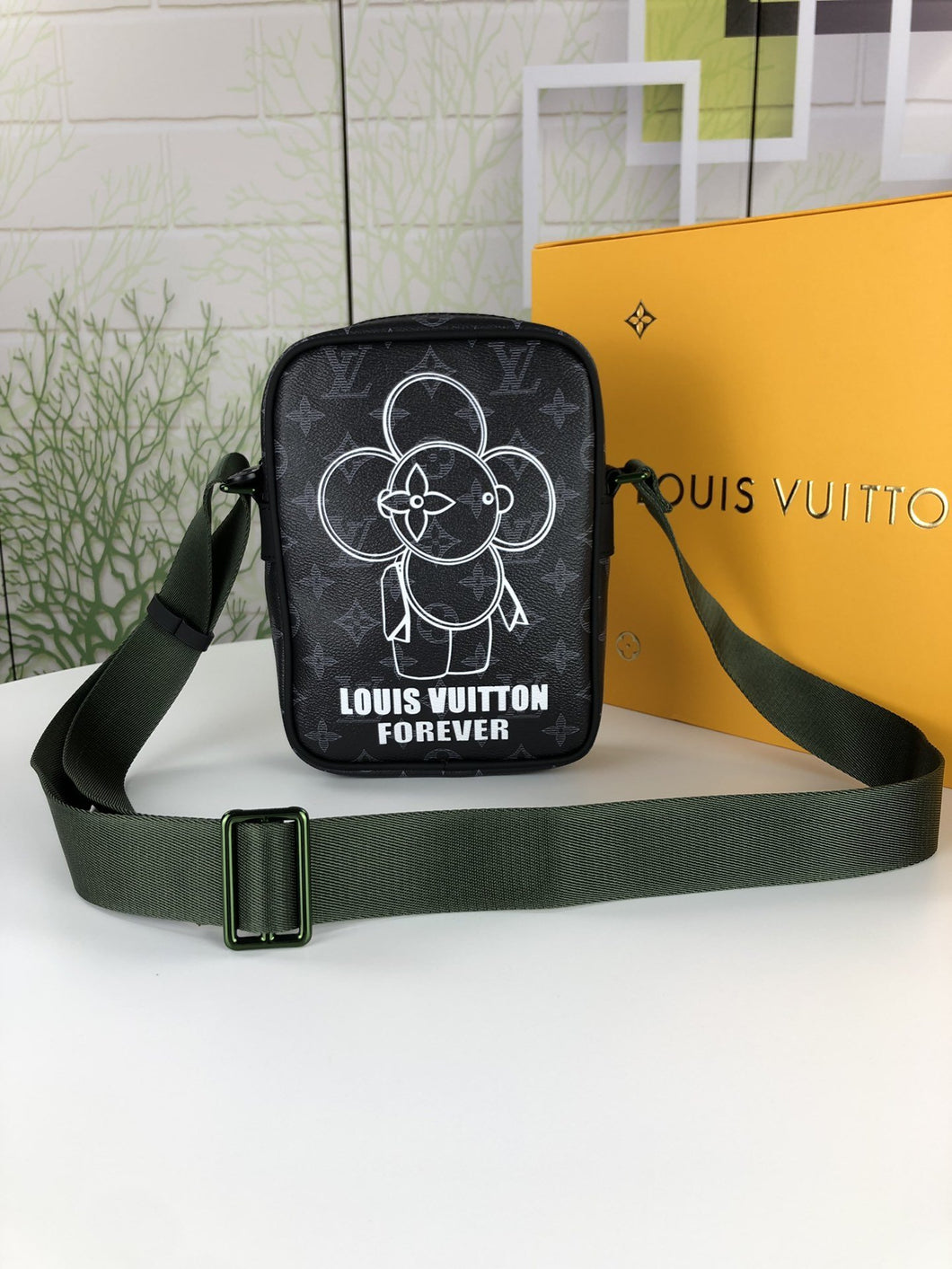 LOUIS VUITTON M43678 DANUBE