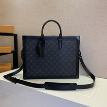 Load image into Gallery viewer, LOUIS VUITTON M44952 SOFT TRUNK
