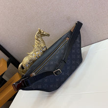 Load image into Gallery viewer, LOUIS VUITTON M45220 DISCOVERY
