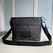 Load image into Gallery viewer, LOUIS VUITTON M45216 Messenger PM Voyager
