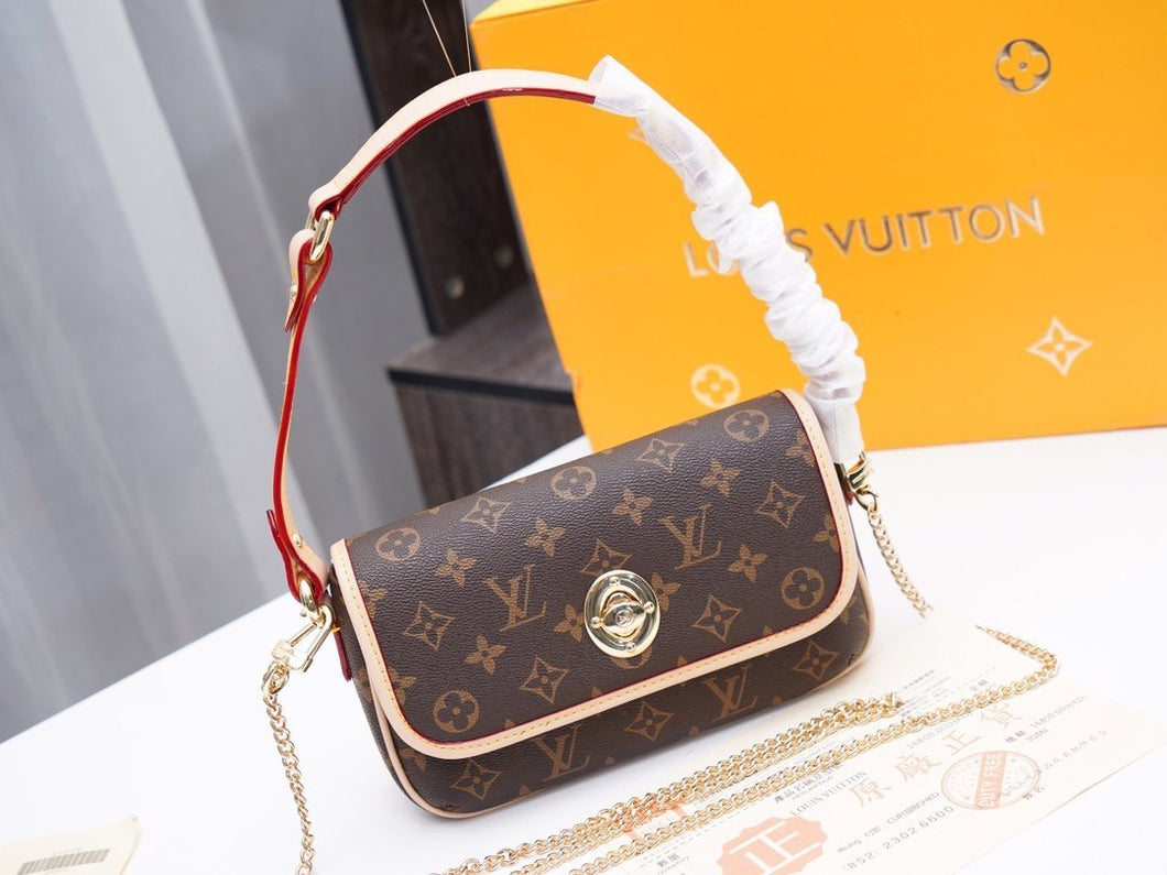 LOUIS VUITTON M66805