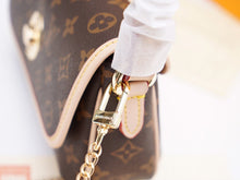 Load image into Gallery viewer, LOUIS VUITTON M66805
