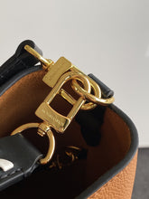 Load image into Gallery viewer, LOUIS VUITTON M56888
