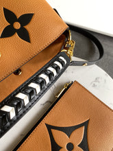 Load image into Gallery viewer, LOUIS VUITTON M56888
