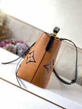 Load image into Gallery viewer, LOUIS VUITTON M56888
