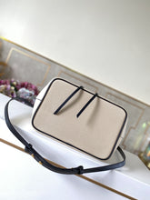 Load image into Gallery viewer, LOUIS VUITTON M56888
