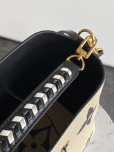 Load image into Gallery viewer, LOUIS VUITTON M56888
