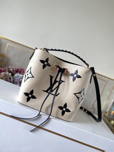 Load image into Gallery viewer, LOUIS VUITTON M56888
