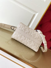 Load image into Gallery viewer, LOUIS VUITTON M55878 TRIANGLE
