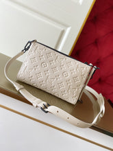 Load image into Gallery viewer, LOUIS VUITTON M55878 TRIANGLE
