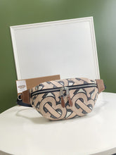 Load image into Gallery viewer, BURBERRY TB
