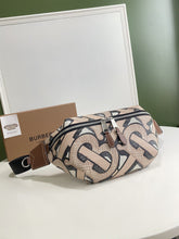 Load image into Gallery viewer, BURBERRY TB
