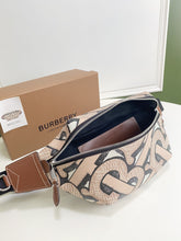 Load image into Gallery viewer, BURBERRY TB
