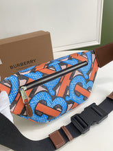 Load image into Gallery viewer, BURBERRY TB
