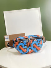 Load image into Gallery viewer, BURBERRY TB
