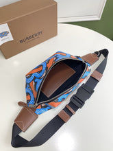 Load image into Gallery viewer, BURBERRY TB
