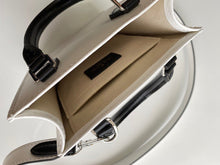 Load image into Gallery viewer, LOUIS VUITTON M69441 PETIT SAC PLAT
