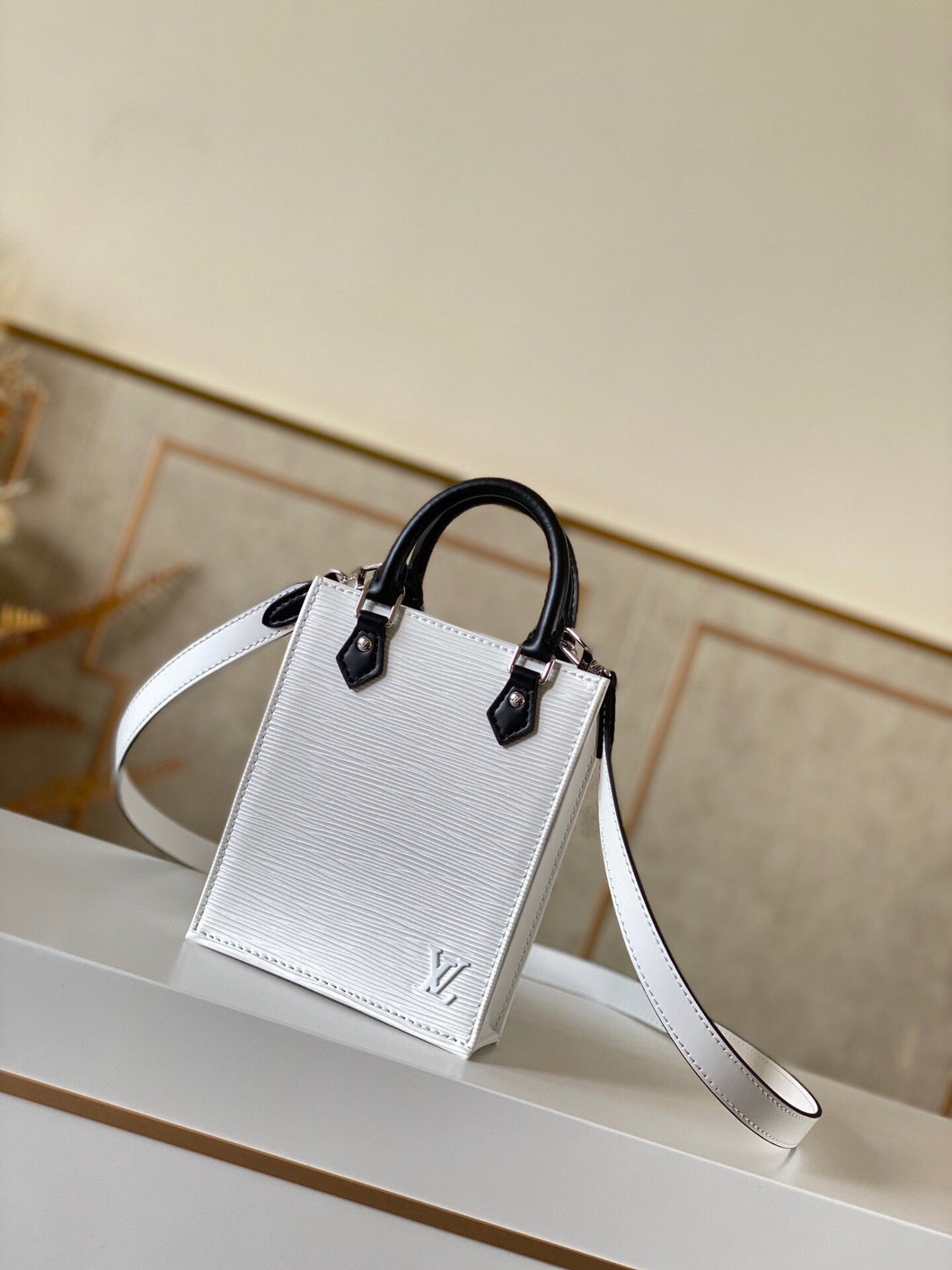 LOUIS VUITTON M69441 PETIT SAC PLAT