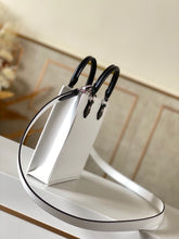 Load image into Gallery viewer, LOUIS VUITTON M69441 PETIT SAC PLAT
