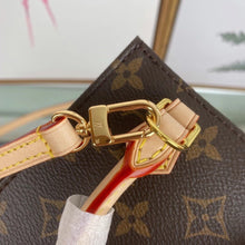 Load image into Gallery viewer, LOUIS VUITTON M69442 PETIT SAC PLAT

