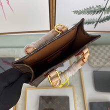 Load image into Gallery viewer, LOUIS VUITTON M69442 PETIT SAC PLAT
