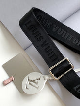 Load image into Gallery viewer, LOUIS VUITTON M68559 TWIST BELT
