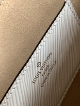 Load image into Gallery viewer, LOUIS VUITTON M55683 TWIST AND TWISTY
