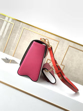 Load image into Gallery viewer, LOUIS VUITTON M55683 TWIST AND TWISTY
