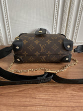 Load image into Gallery viewer, LOUIS VUITTON M45571 PETITE MALLE SOUPLE
